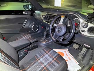 2015 Volkswagen Beetle - Thumbnail