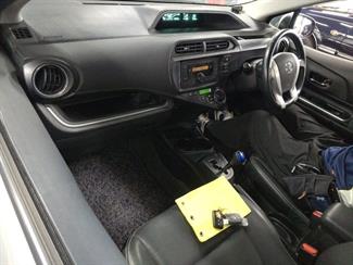 2013 Toyota Aqua - Thumbnail