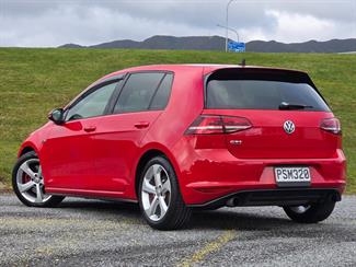2015 Volkswagen Golf - Thumbnail