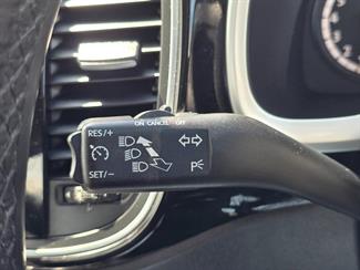 2014 Volkswagen Beetle - Thumbnail