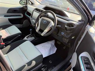 2013 Toyota Aqua - Thumbnail