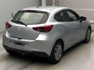 2021 Mazda Mazda2 - Thumbnail