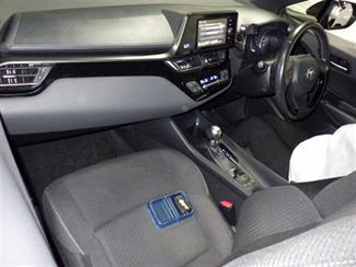 2017 Toyota C-HR - Thumbnail