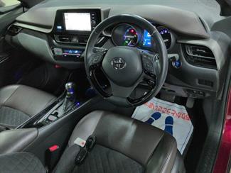 2017 Toyota C-HR - Thumbnail
