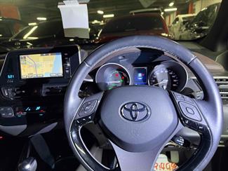 2017 Toyota C-HR - Thumbnail