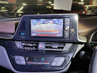 2017 Toyota C-HR - Thumbnail