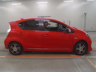 2013 Toyota Aqua - Thumbnail