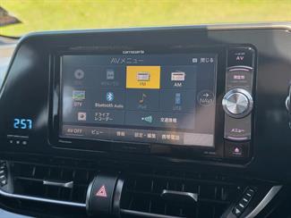 2017 Toyota C-HR - Thumbnail