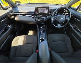 2017 Toyota C-HR - Thumbnail