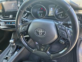2017 Toyota C-HR - Thumbnail