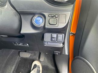 2017 Toyota Aqua - Thumbnail