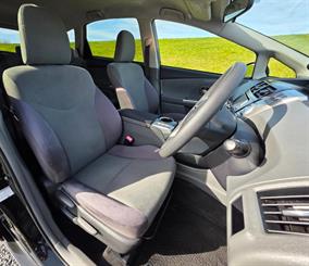 2012 Toyota Prius - Thumbnail