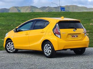 2015 Toyota Aqua - Thumbnail