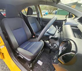 2015 Toyota Aqua - Thumbnail