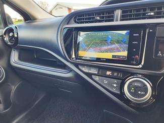 2015 Toyota Aqua - Thumbnail
