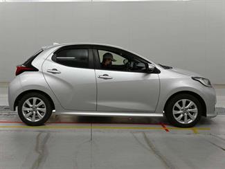 2020 Toyota Yaris - Thumbnail