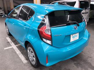 2017 Toyota Aqua - Thumbnail