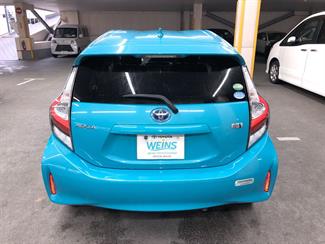 2017 Toyota Aqua - Thumbnail