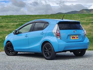 2012 Toyota Aqua - Thumbnail