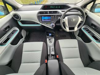 2012 Toyota Aqua - Thumbnail