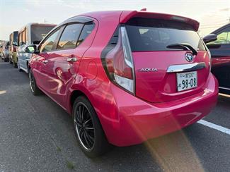 2015 Toyota Aqua - Thumbnail