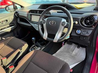 2015 Toyota Aqua - Thumbnail