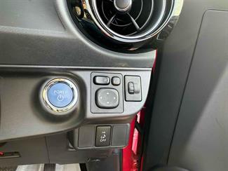 2015 Toyota Aqua - Thumbnail