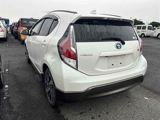 2015 Toyota Aqua - Thumbnail