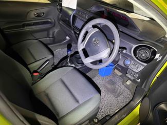 2015 Toyota Aqua - Thumbnail
