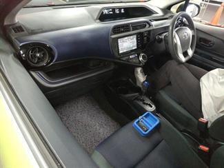 2015 Toyota Aqua - Thumbnail