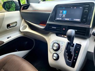 2015 Toyota Sienta - Thumbnail
