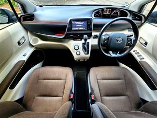 2015 Toyota Sienta - Thumbnail