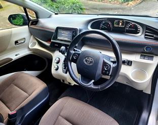 2015 Toyota Sienta - Thumbnail