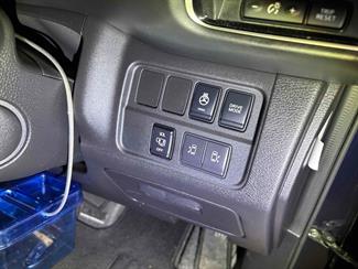 2018 Nissan Serena - Thumbnail