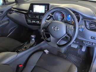 2017 Toyota C-HR - Thumbnail