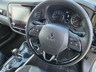 2021 Mitsubishi Outlander - Thumbnail