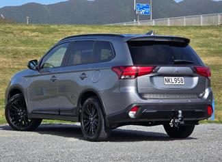 2021 Mitsubishi Outlander - Thumbnail