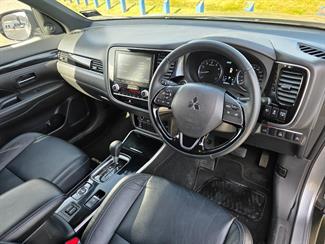 2021 Mitsubishi Outlander - Thumbnail
