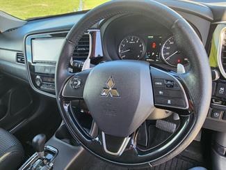 2015 Mitsubishi Outlander - Thumbnail