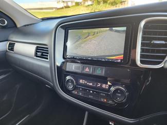 2015 Mitsubishi Outlander - Thumbnail
