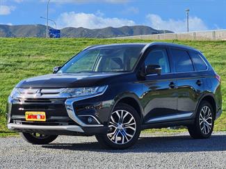 2015 Mitsubishi Outlander - Thumbnail