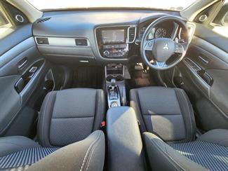 2015 Mitsubishi Outlander - Thumbnail